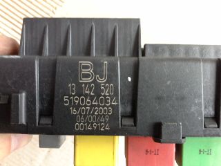 bontott OPEL VECTRA C Biztosítéktábla Csomagtér