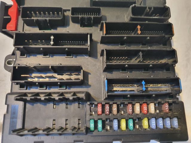 bontott OPEL VECTRA C Biztosítéktábla Csomagtér