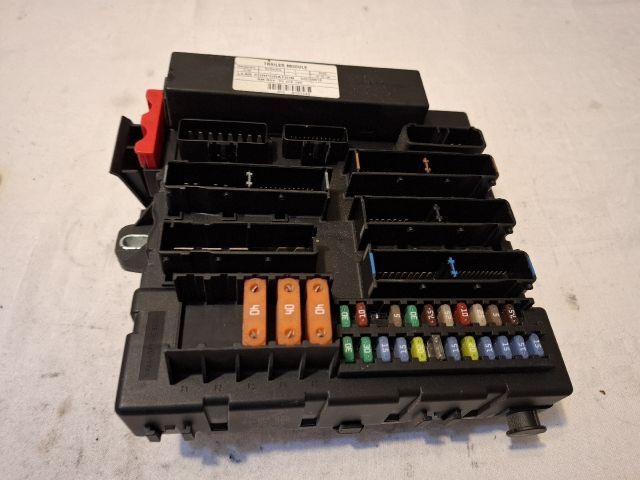 bontott OPEL VECTRA C Biztosítéktábla Csomagtér