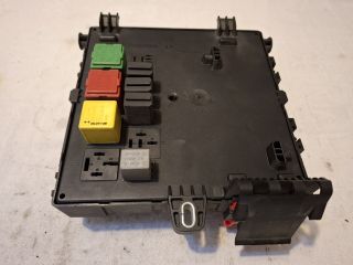 bontott OPEL VECTRA C Biztosítéktábla Csomagtér