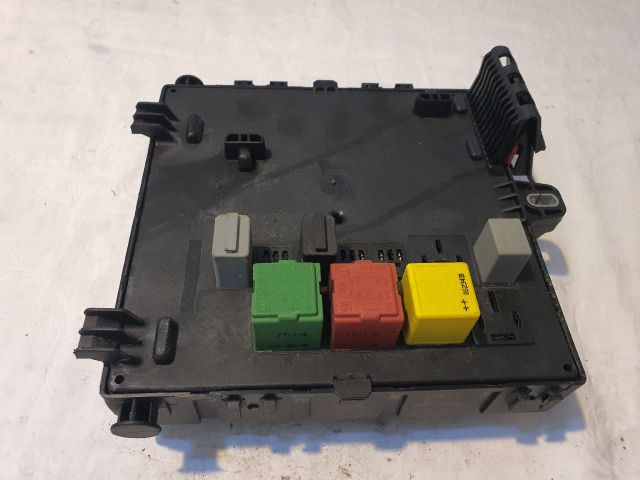 bontott OPEL VECTRA C Biztosítéktábla Csomagtér