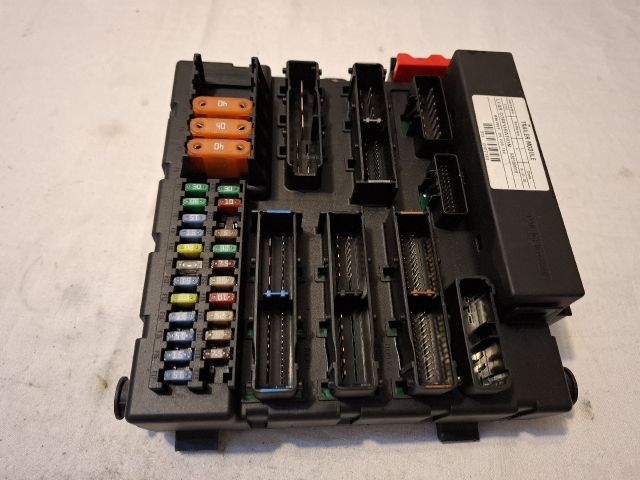 bontott OPEL VECTRA C Biztosítéktábla Csomagtér