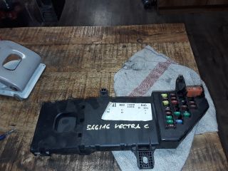 bontott OPEL VECTRA C Biztosítéktábla Csomagtér