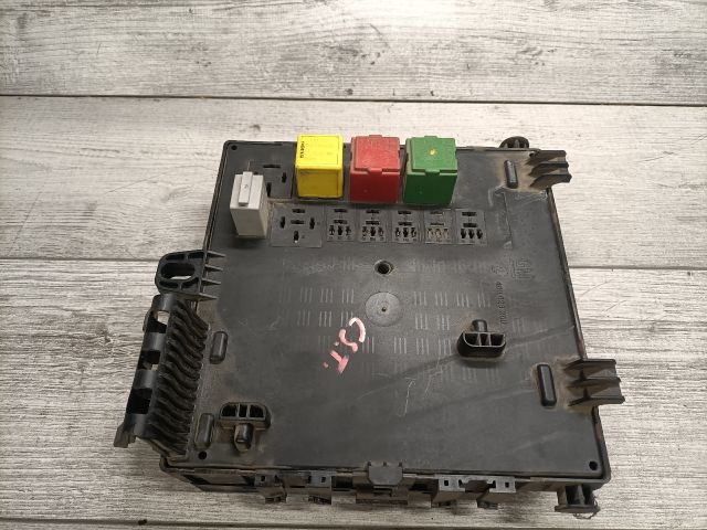 bontott OPEL VECTRA C Biztosítéktábla Csomagtér