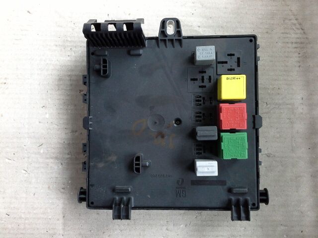 bontott OPEL VECTRA C Biztosítéktábla Csomagtér