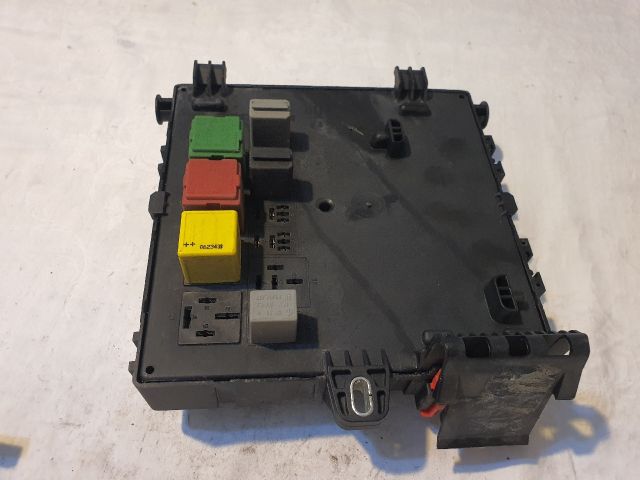 bontott OPEL VECTRA C Biztosítéktábla Csomagtér