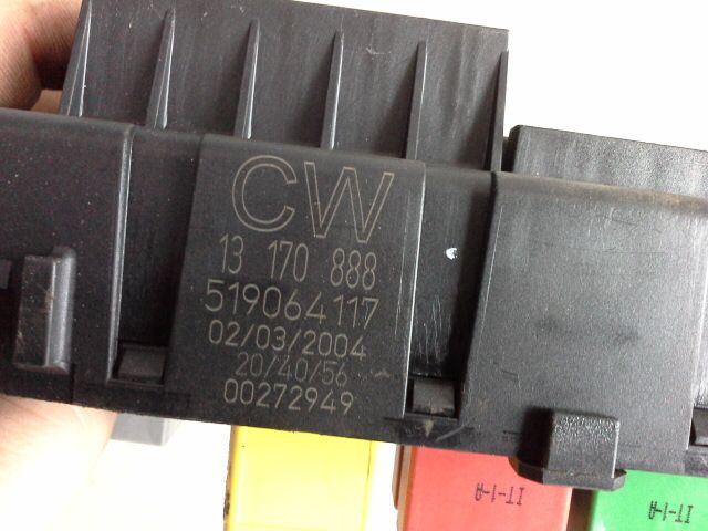 bontott OPEL VECTRA C Biztosítéktábla Csomagtér