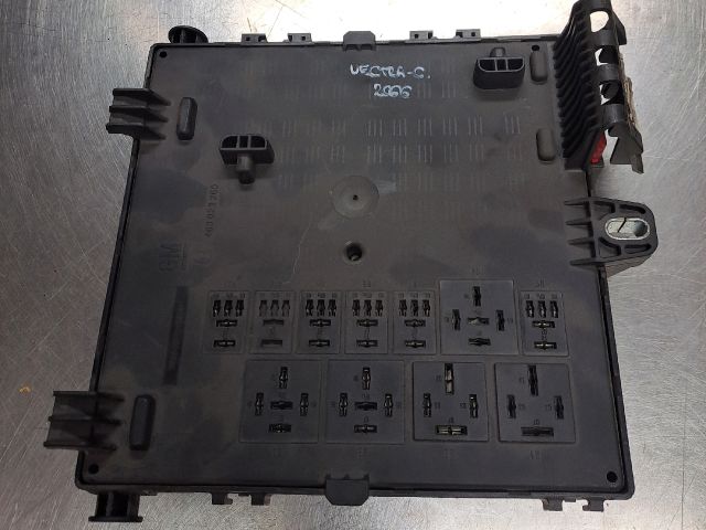 bontott OPEL VECTRA C Biztosítéktábla Csomagtér
