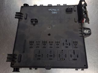 bontott OPEL VECTRA C Biztosítéktábla Csomagtér