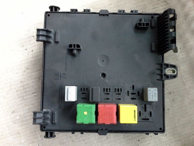 bontott OPEL VECTRA C Biztosítéktábla Csomagtér