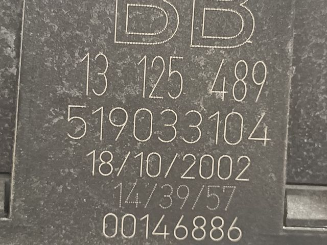 bontott OPEL VECTRA C Biztosítéktábla Csomagtér