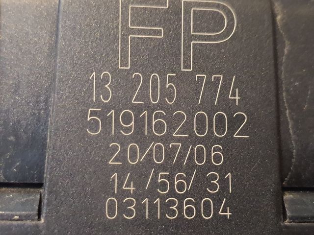 bontott OPEL VECTRA C Biztosítéktábla Csomagtér