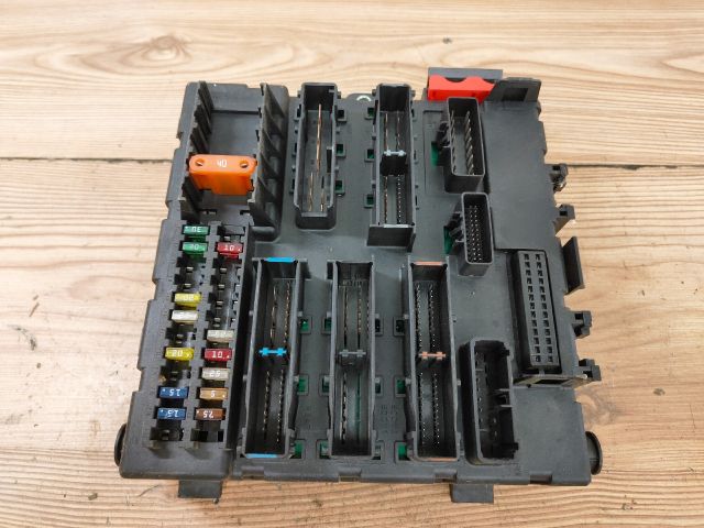 bontott OPEL VECTRA C Biztosítéktábla Csomagtér