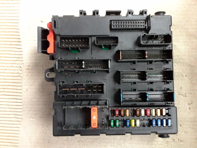 bontott OPEL VECTRA C Biztosítéktábla Csomagtér
