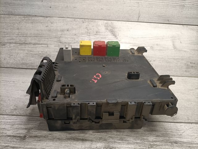 bontott OPEL VECTRA C Biztosítéktábla Csomagtér