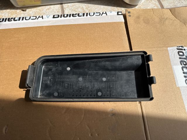 bontott OPEL VECTRA C Biztosítéktábla Fedél