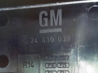 bontott OPEL VECTRA C Biztosítéktábla Fedél