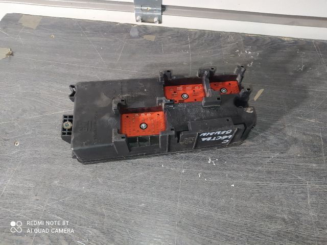 bontott OPEL VECTRA C Biztosítéktábla Motortér