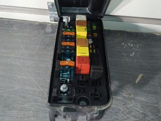 bontott OPEL VECTRA C Biztosítéktábla Motortér