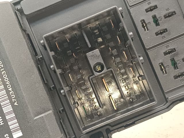 bontott OPEL VECTRA C Biztosítéktábla Utastér