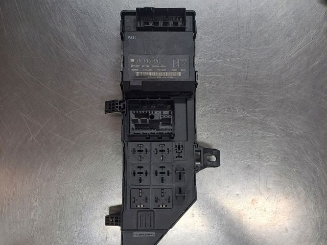 bontott OPEL VECTRA C Biztosítéktábla Utastér