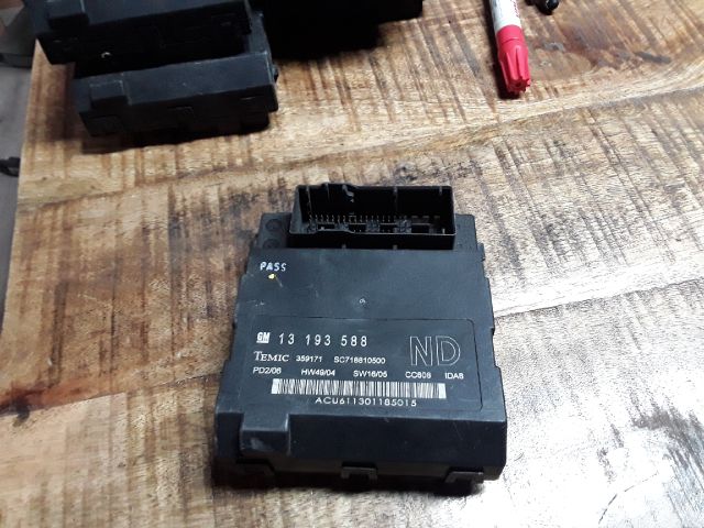 bontott OPEL VECTRA C Biztosítéktábla Utastér