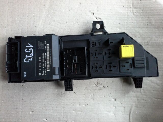 bontott OPEL VECTRA C Biztosítéktábla Utastér