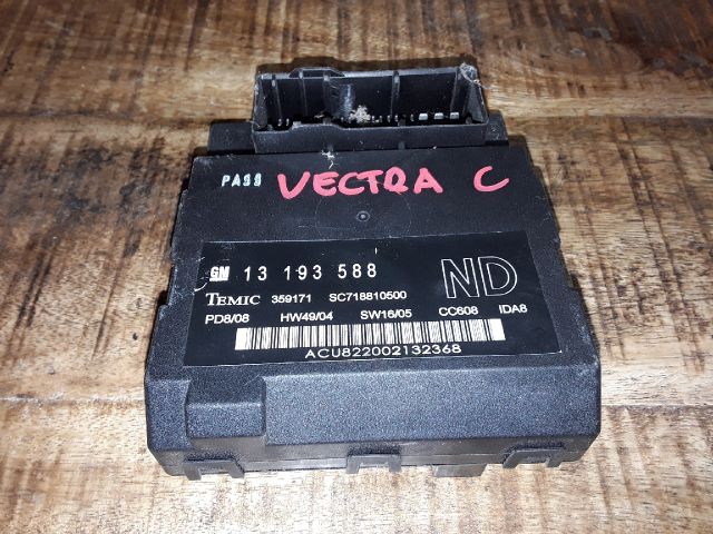 bontott OPEL VECTRA C Biztosítéktábla Utastér