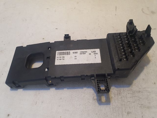 bontott OPEL VECTRA C Biztosítéktábla Utastér