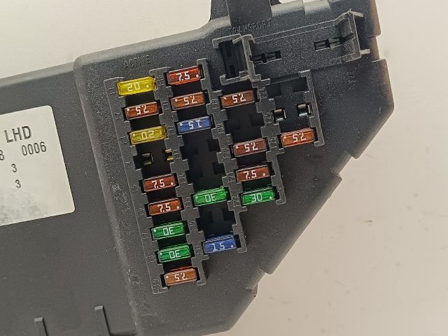 bontott OPEL VECTRA C Biztosítéktábla Utastér