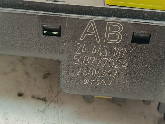 bontott OPEL VECTRA C Biztosítéktábla Utastér