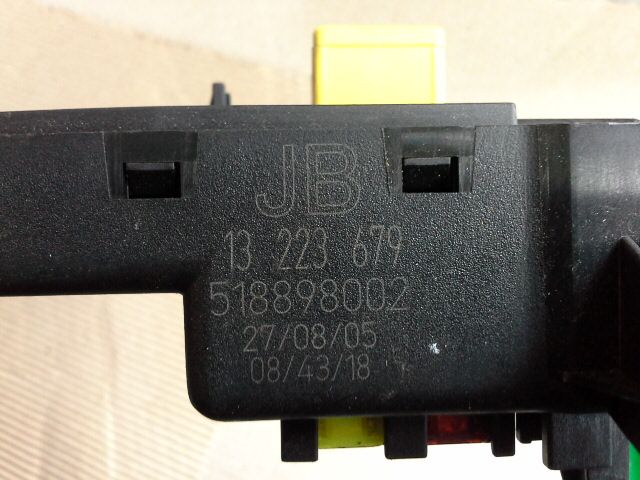 bontott OPEL VECTRA C Biztosítéktábla Utastér