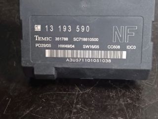 bontott OPEL VECTRA C Biztosítéktábla Utastér