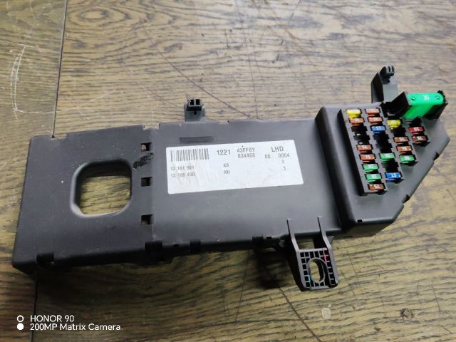 bontott OPEL VECTRA C Biztosítéktábla Utastér