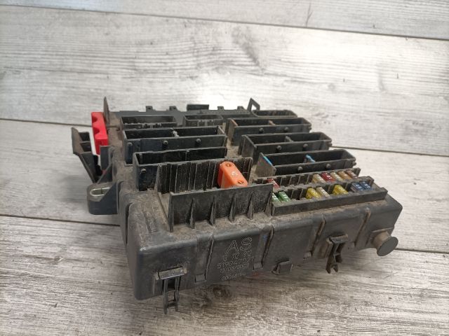 bontott OPEL VECTRA C Biztosítéktábla Utastér