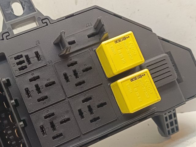 bontott OPEL VECTRA C Biztosítéktábla Utastér