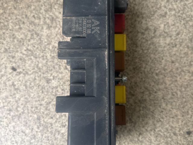 bontott OPEL VECTRA C Biztosítéktábla Utastér