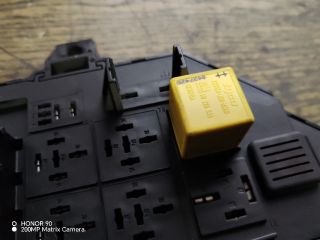 bontott OPEL VECTRA C Biztosítéktábla Utastér