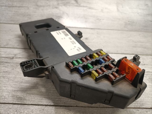 bontott OPEL VECTRA C Biztosítéktábla Utastér