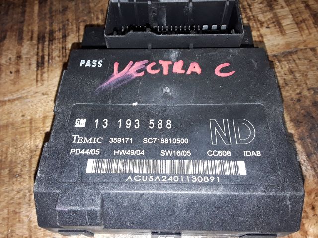 bontott OPEL VECTRA C Biztosítéktábla Utastér