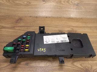 bontott OPEL VECTRA C Biztosítéktábla Utastér