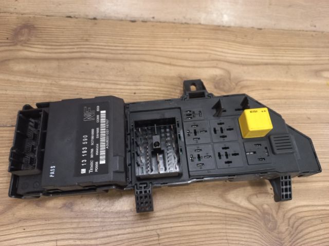 bontott OPEL VECTRA C Biztosítéktábla Utastér