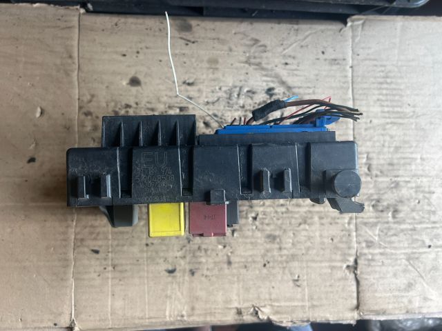 bontott OPEL VECTRA C Biztosítéktábla Utastér