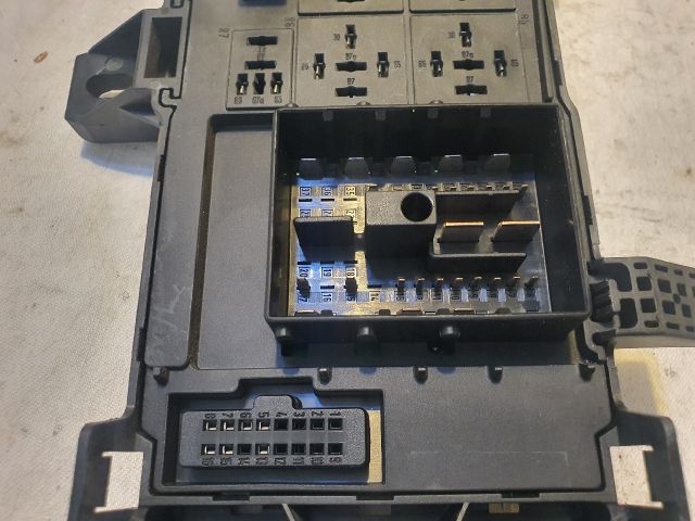 bontott OPEL VECTRA C Biztosítéktábla Utastér