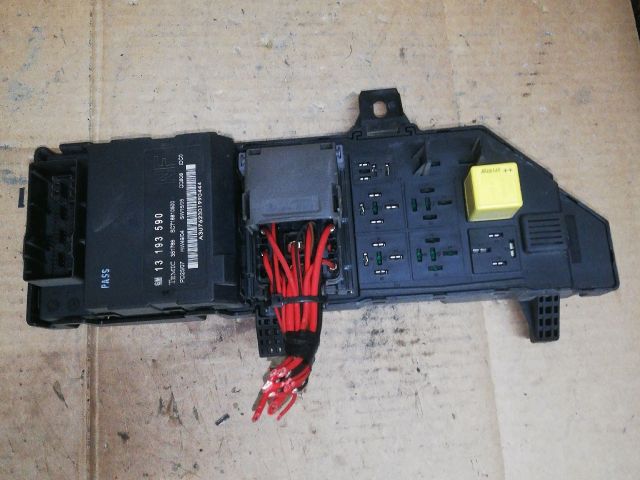 bontott OPEL VECTRA C Biztosítéktábla Utastér