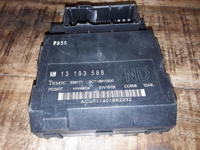 bontott OPEL VECTRA C Biztosítéktábla Utastér