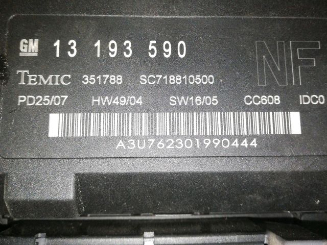 bontott OPEL VECTRA C Biztosítéktábla Utastér