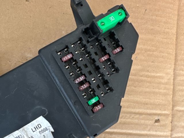 bontott OPEL VECTRA C Biztosítéktábla Utastér