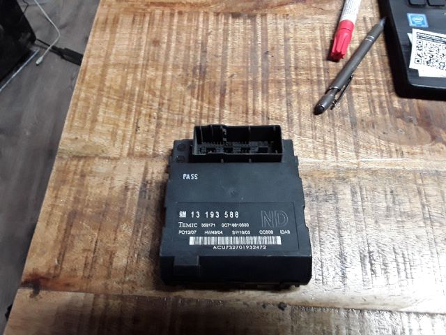 bontott OPEL VECTRA C Biztosítéktábla Utastér