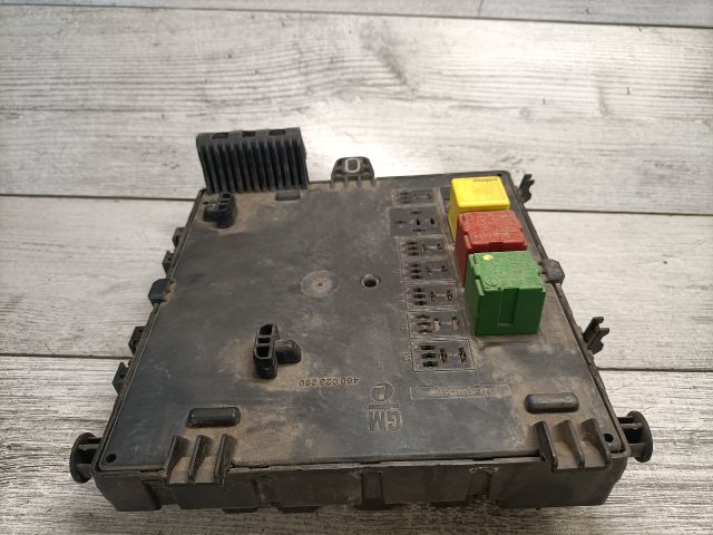 bontott OPEL VECTRA C Biztosítéktábla Utastér